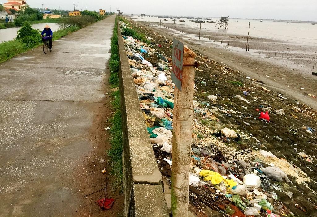Biển Nam Định trước nỗi lo rác thải