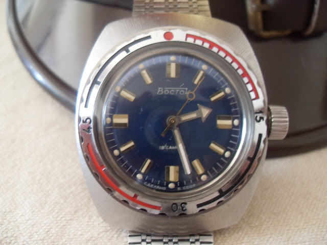 Pêche du jour : vostok amphibian tonneau et vielle OMEGA argent SDC11440