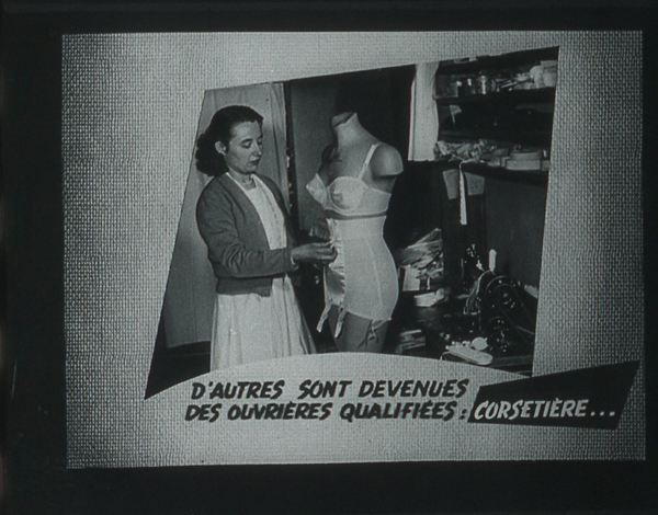Films fixes et publicités de quartier (educational filmstrips) sur www.filmfix.fr : La conquête d'une profession - Fille