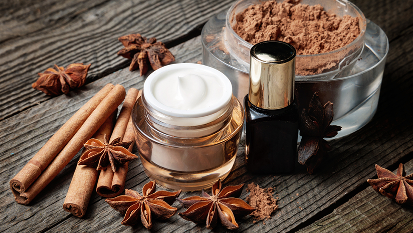 Cinnamon helps treat foot fungus and gets rid of odors
