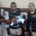 Policiais militares resgatam bebê abandonado; pasta com documentos estava com a criança 
