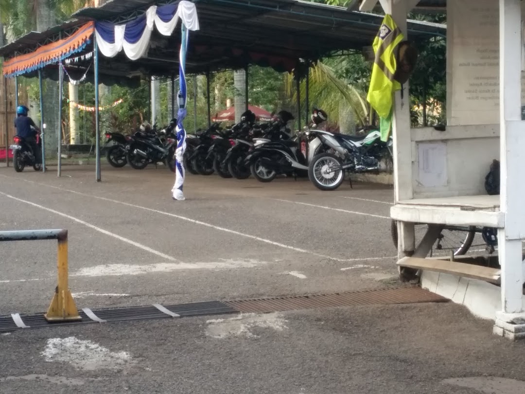 Parkiran Gymnasium IPB Bogor