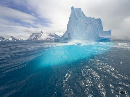Blue iceberg wallpaper