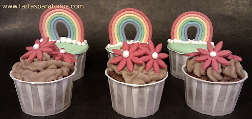 Tarta, cupcakes y galletas arco iris IMAG0162