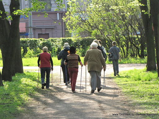 Весна плавно перетекает в лето! Nordic Walking в Парке Победы.
