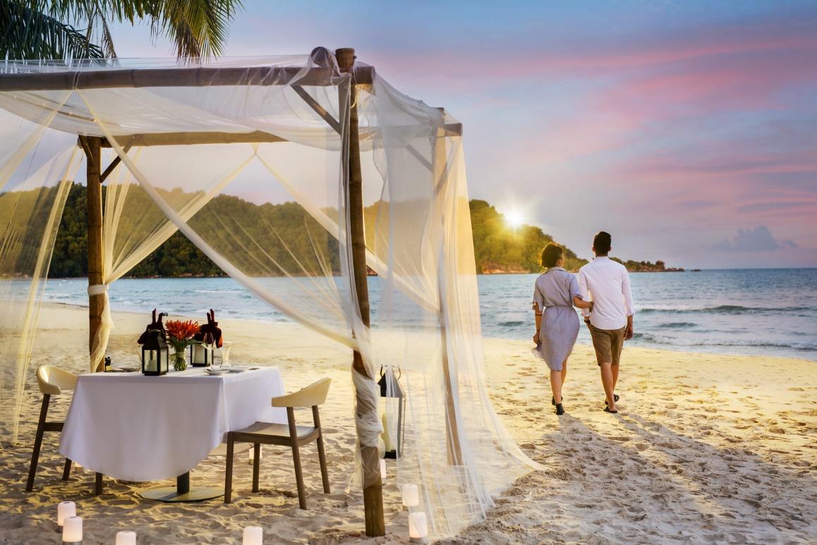 D:2020PhotoshootingNoi Picture 27-29.11.19Round 2200107-Premier-Residences-Phu-Quoc-Emerald-Bay-DeliveryJPG-WebBeach-Romantic-Dinner-Premier-Residences-Phu-Quoc-Emerald-Bay-1935 Web.jpg