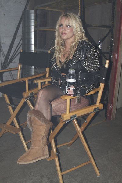 Britney on the set of 'Till the world ends' | Twitter snap