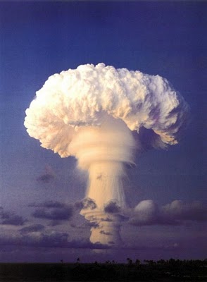 foto ledakan nuklir