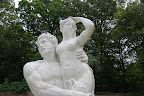 Vulcanus en Venus. Detail van beeldengroep op de buitenplaats Beeckestijn.