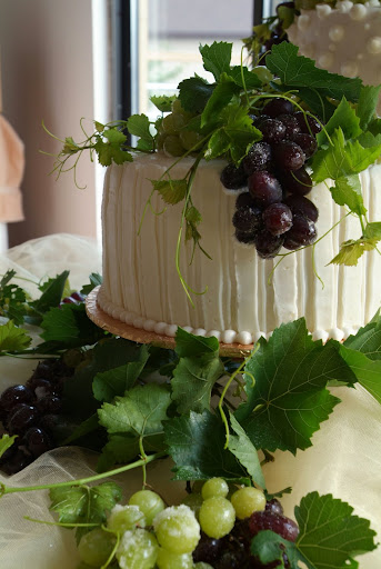 Sandhill Crane Vineyard wedding cake