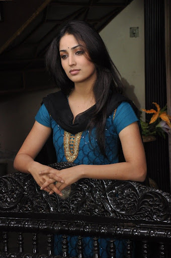 Yami Gautam Upcoming Actress Good Smile Images