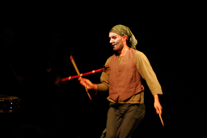 Antti esiintymässä Kokoteatterissa lokakuussa 2009.