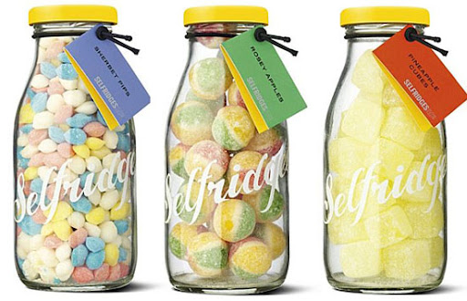 golosinas y caramelos dentro de botellas para decoracion