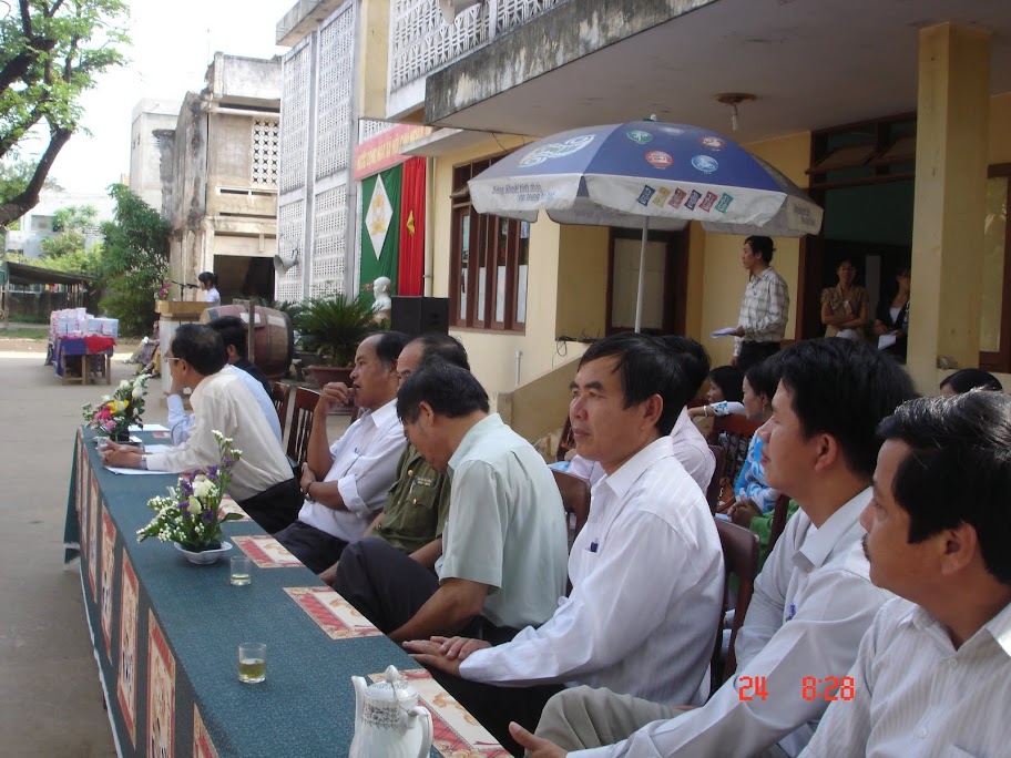 Về thăm trường cũ nhân dịp Lễ bế giảng năm học 2010 - 2011 DSC00028