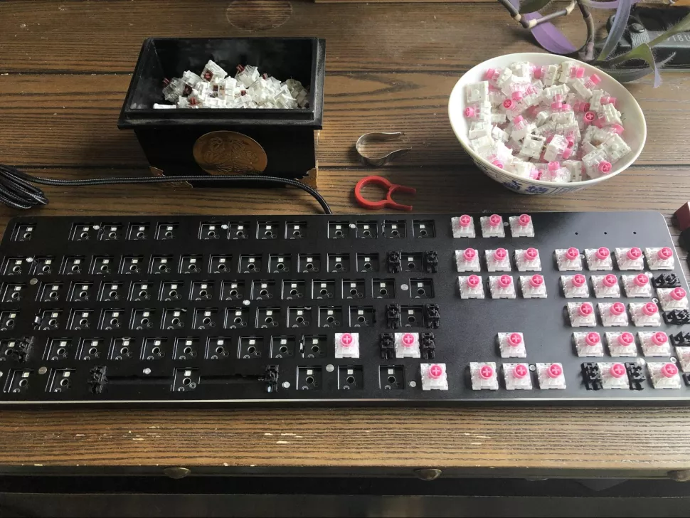 Hot-swappable keys and switches can be removed to clean a gaming keyboard, or changed to customize the keyboard.