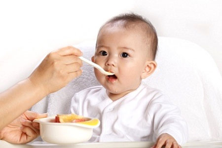 Với trẻ trên 6 tháng tuổi cần phải đa dạng nguồn thực phẩm cho bé