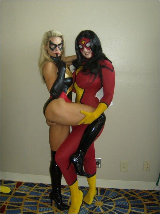 Cosplay femininos sensuais.