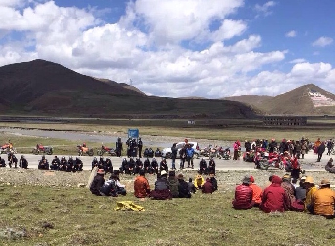 The Tibetans' demonstration. (Sina Weibo)