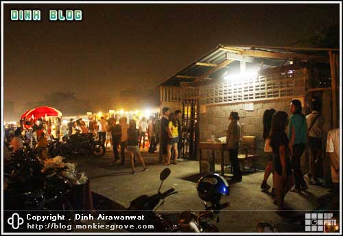 ห้องน้ำที่หน้าตาชวนขนลุกในตลาดรถไฟ ห้องน้ำที่หน้าตาชวนขนลุกในตลาดรถไฟ