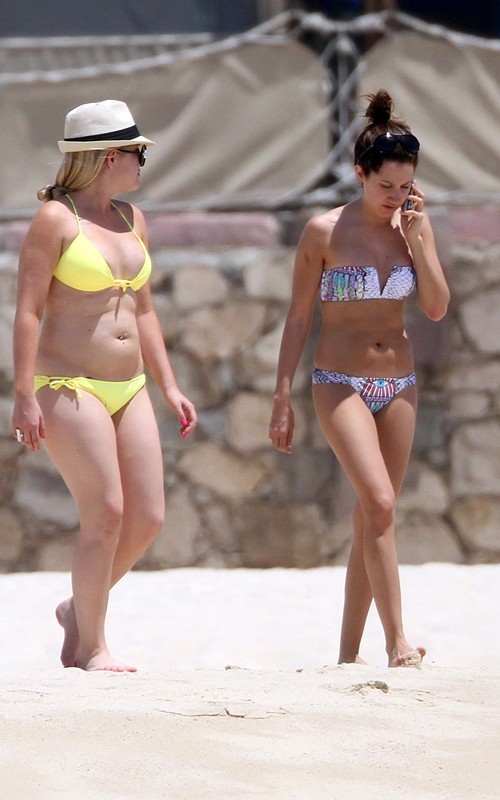 Vanessa Hudgens and Ashley Tisdale bikini