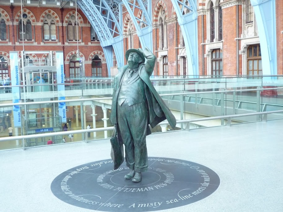 John Betjman statue photo