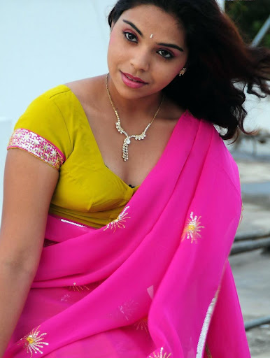 Actress Rekha Hot Exposing Cleavage Photos