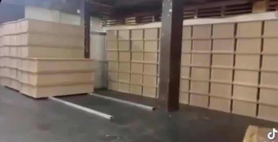 SÀI GÒN NGÀY PHONG TỎA THỨ BA MƯƠI LĂM.