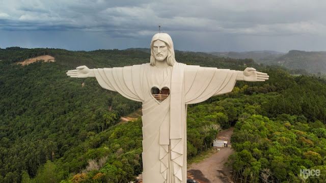 Gặp gỡ nghệ sĩ chịu trách nhiệm xây dựng “tượng Chúa Giêsu lớn nhất thế giới”