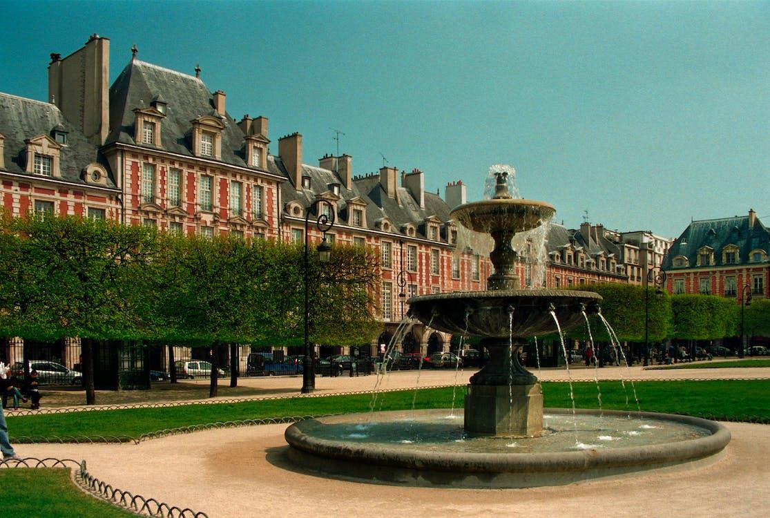 Free Place des Vosges in Paris Stock Photo