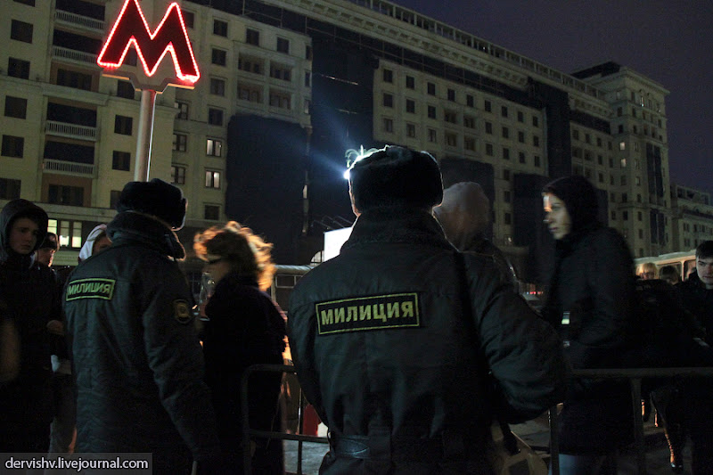 11 марта Манежная площадь закрыта для прохода. 