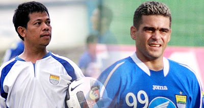 foto persib bandung tata vs gonzalez foto persib bandung tata vs gonzalez