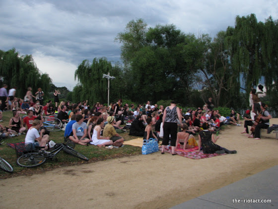 carillon crowd