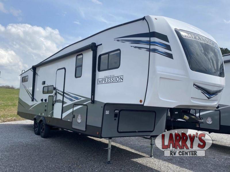 Find more luxury fifth wheels for sale at Larry’s RV Center today.