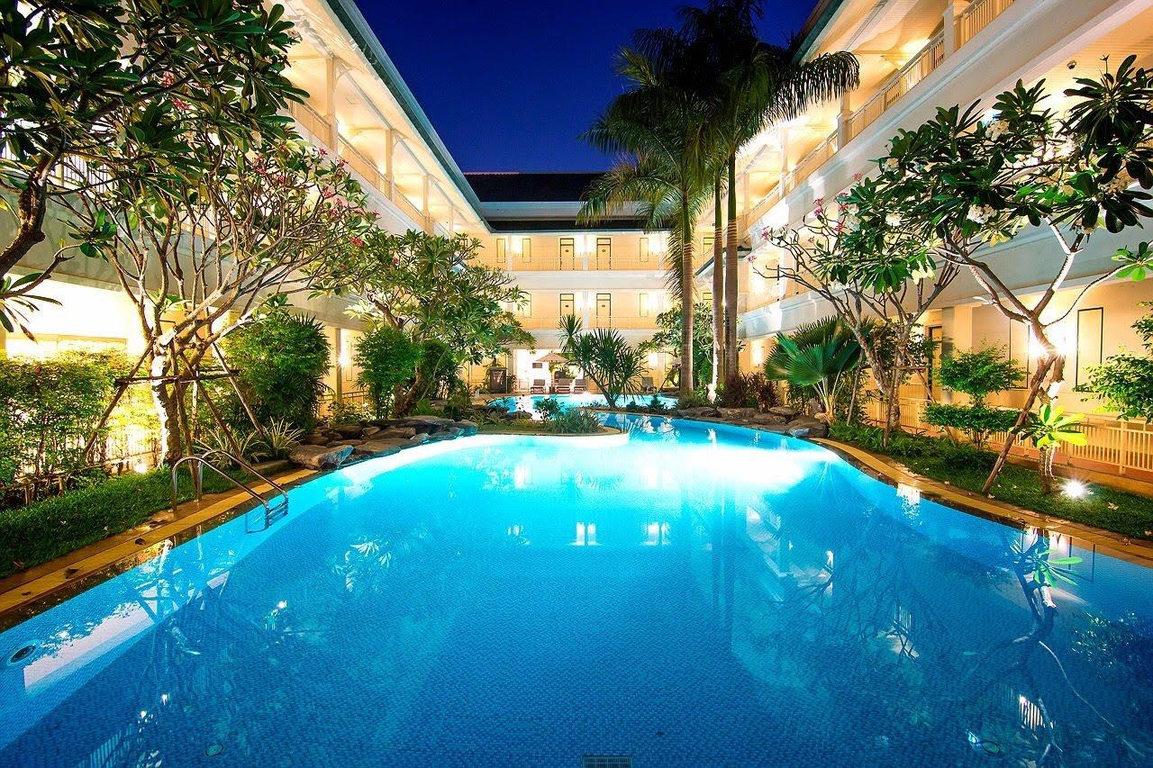 1. โรงแรมบัดดี้ โอเรียนทัล ริเวอร์ไซด์ (Buddy Oriental Riverside Hotel) 