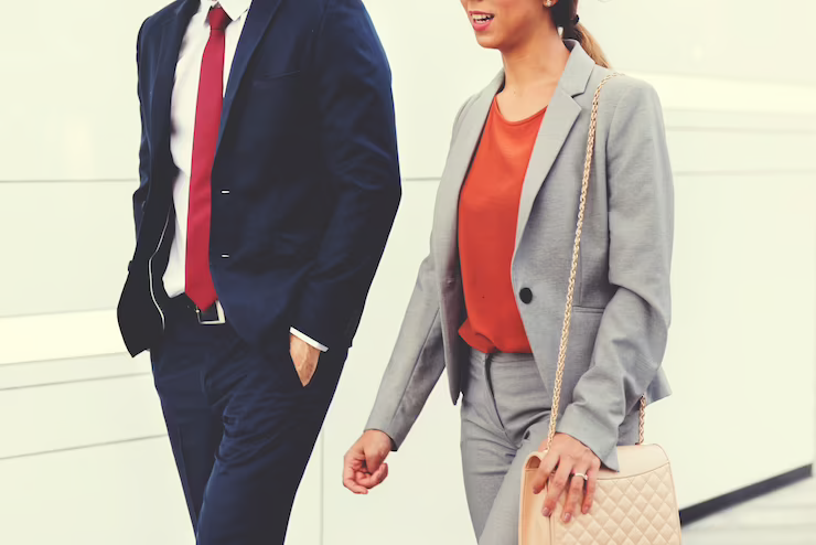 Students walking in professional attire to give an Oxbridge interview.