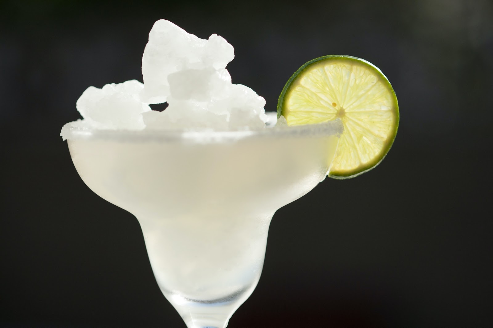 Photo of a slushy margarita with a slice of lime, just like the ones we can serve with our a la carte margarita machine.