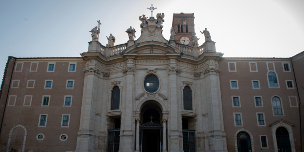 Viếng Vương cung Thánh đường Santa Croce ở Gerusalemme: xem thánh tích của cuộc Khổ nạn