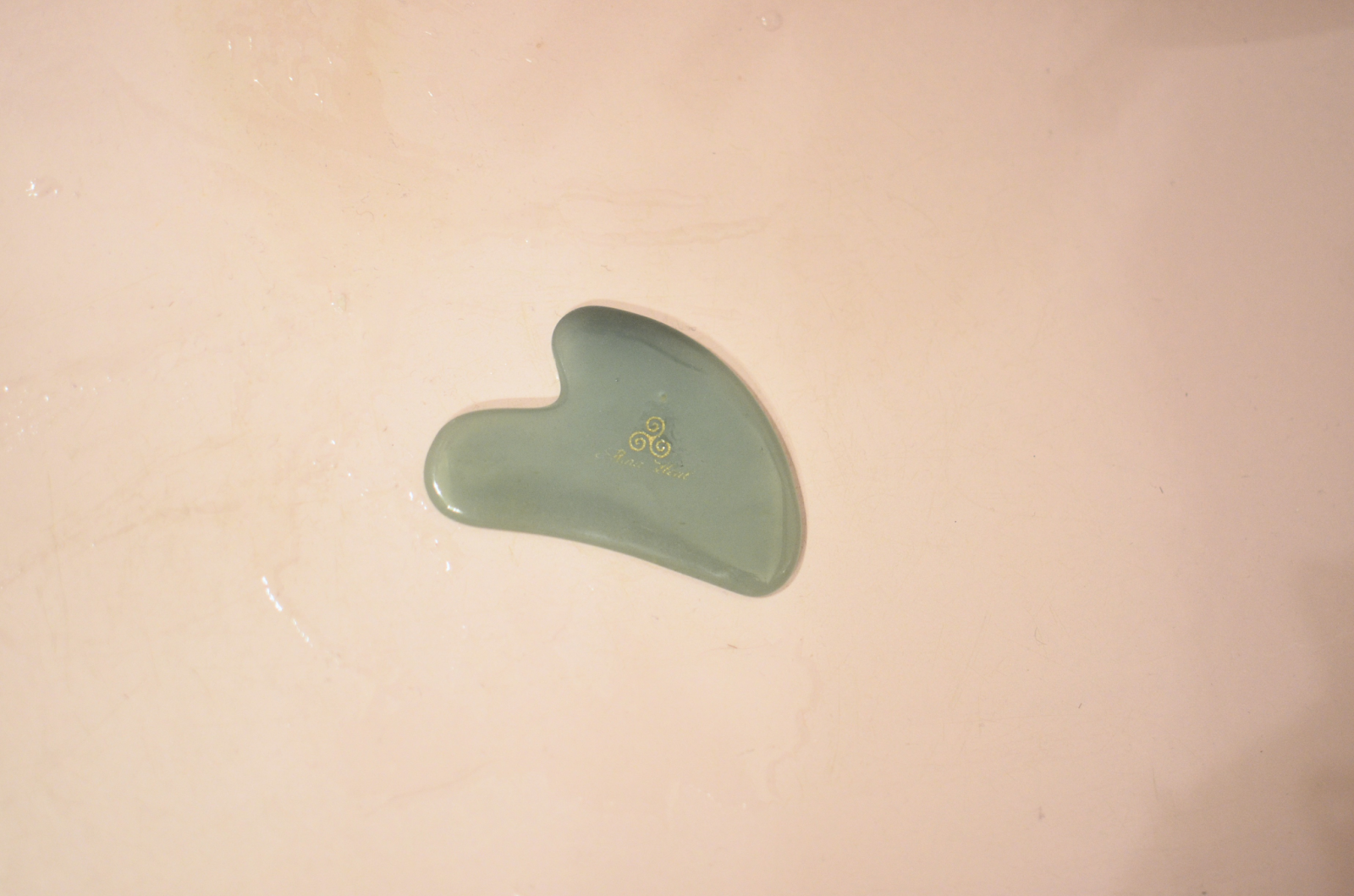 Gua Sha Tool: The ancient beauty secret for a youthful complexion!