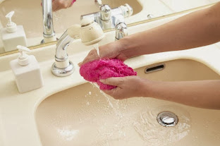 4.清洗方便，可用附贈的刷子刷除或取下集塵布直接搓洗
