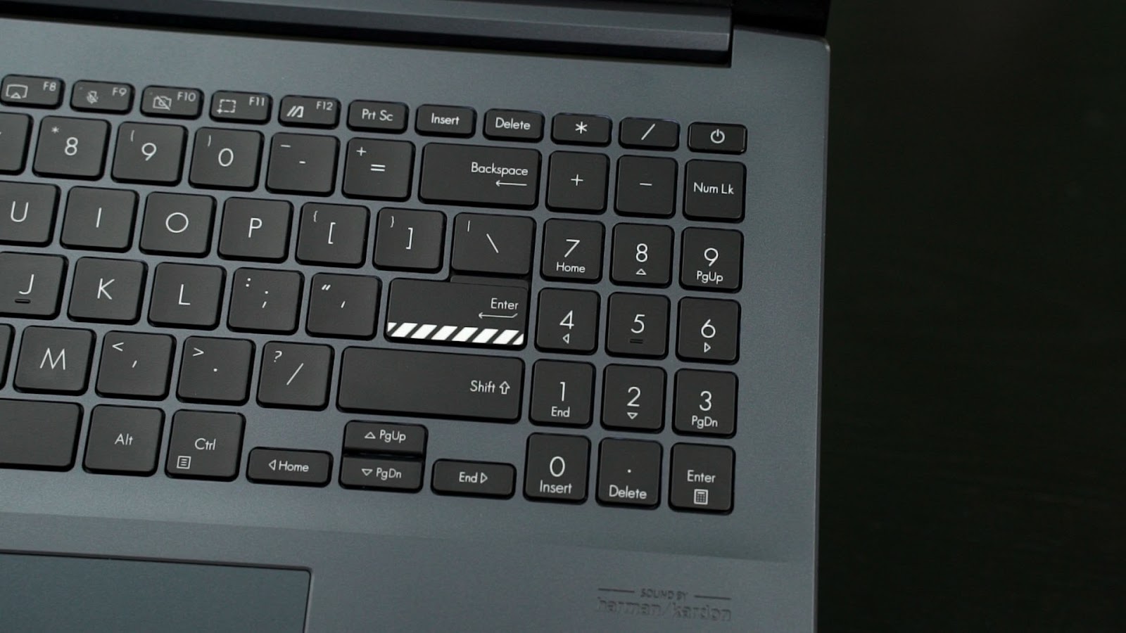 This image shows the keyboard of the ASUS VivoBook 15 2022.