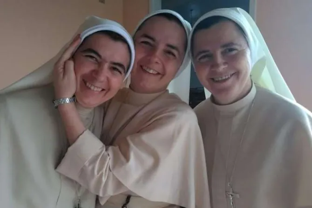 Ba chị em được ơn gọi trở thành nữ tu trong cùng một dòng