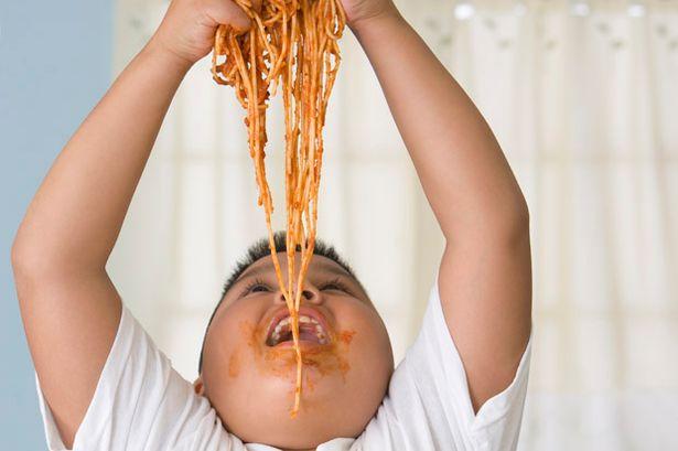 http://www.1mhealthtips.com/wp-content/uploads/2016/02/Child-Eating-Spaghetti-Bolognese.jpg