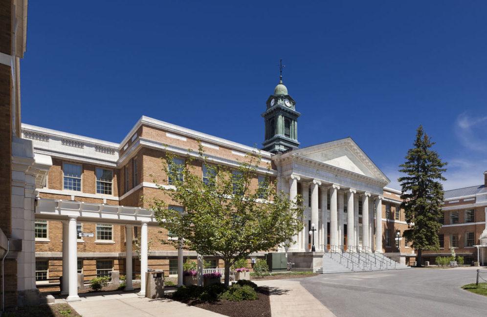 http://studylink.org/wp-content/uploads/2018/09/State-University-of-New-York-at-Oswego-e1519374893831.jpg