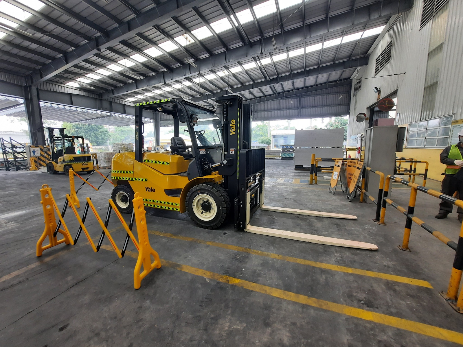 Dịch vụ cho thuê xe nâng tại Yale Forklifts Việt Nam