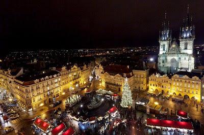 https://1.bp.blogspot.com/-p_lhO7IUKlk/VJe1fdZfQ-I/AAAAAAAACmw/yjDNsiB4dQA/s400/Prague%2BChristmas%2Bmarket%2BOld%2BTown.jpg