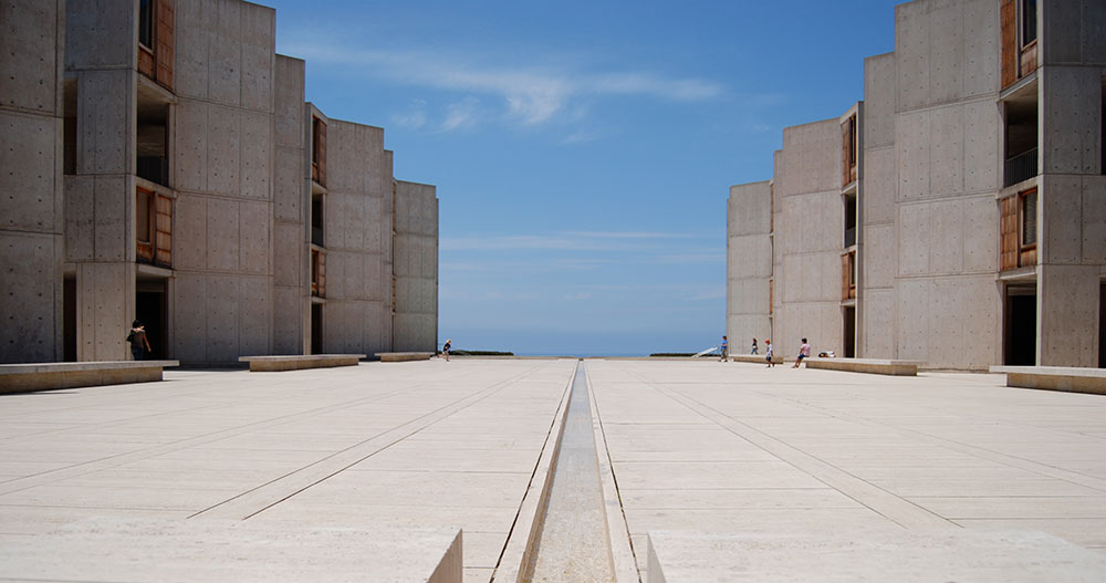 The central courtyard of the Salk Institute for Biological Studies in California fully exemplifies the idea of ‘prospect’