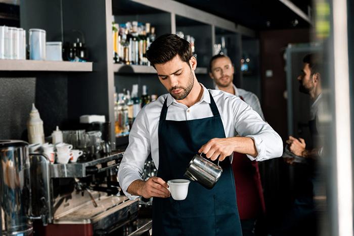 Ảnh có chứa người, người đàn ông, trong nhà, nhà hàng

Mô tả được tạo tự động