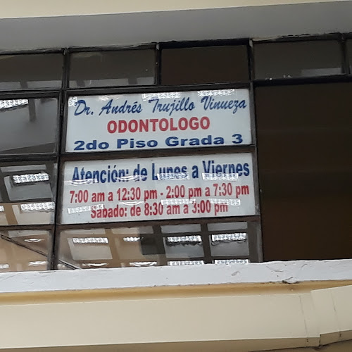 Dr. Andrés Trujillo Vinueza Odontólogo