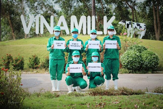 Vinamilk ủng hộ gần 15 tỷ đồng hỗ trợ tuyến đầu chống dịch COVID-19 | Y tế  | Vietnam+ (VietnamPlus)
