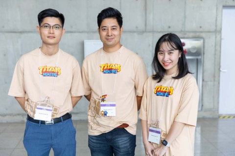 From the left, RIKKEI SOFT CEO Phan Te Dung, game operator TITAN HUNTERS CEO Vu Duy Tiep, and company CMO Nguyen Dieu Linh.  TITAN HUNTERS is a joint venture between RIKKEI SOFT and game company Topebox.